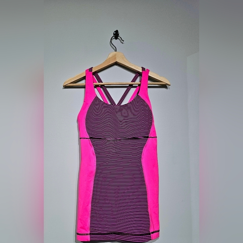 LULULEMON Womens Energy Tank Top Shelf Bra Padded Size 4-6 Striped Pink